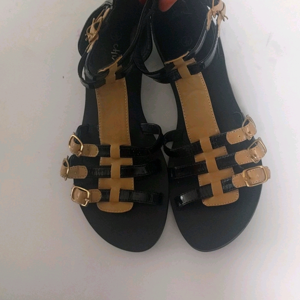 Nice sandals by Chic🌸🍀